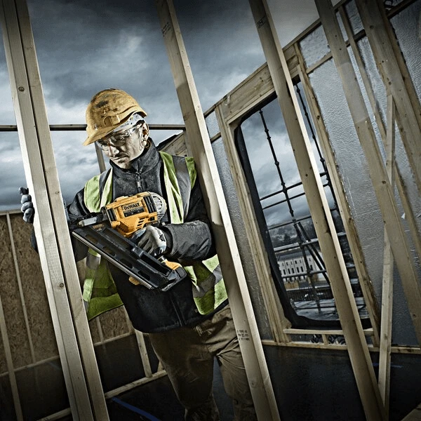 Cloueur De Charpente Dewalt DCN692P2-QW XR 18V Avec Coffret, 2 Batteries 5 Ah Li-Ion Et Chargeur – Image 6