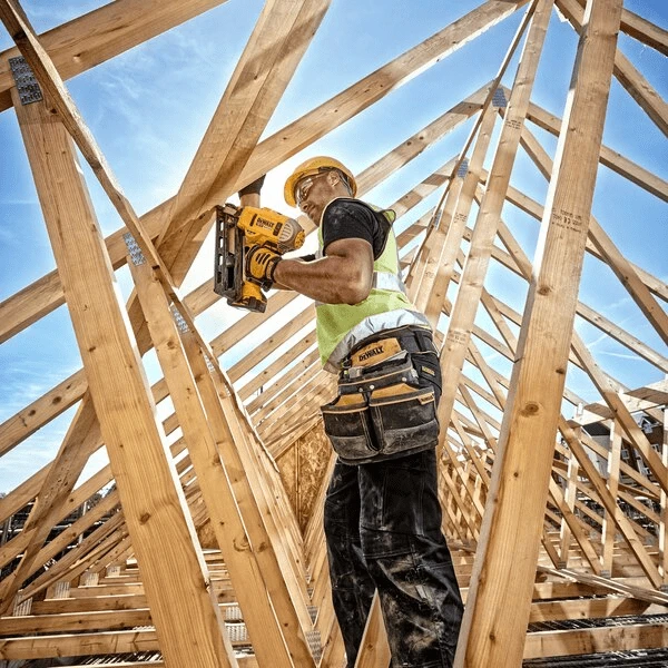 Cloueur De Charpente Dewalt DCN692P2-QW XR 18V Avec Coffret, 2 Batteries 5 Ah Li-Ion Et Chargeur – Image 2