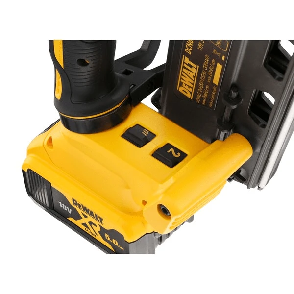 Cloueur De Charpente Dewalt DCN692P2-QW XR 18V Avec Coffret, 2 Batteries 5 Ah Li-Ion Et Chargeur